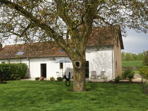 Exterior - Beautiful Holiday Home Near Castle in the Beautiful Cycling Surroundings of Sully-sur-loire (Saint-Aignan-le-Jaillard)
