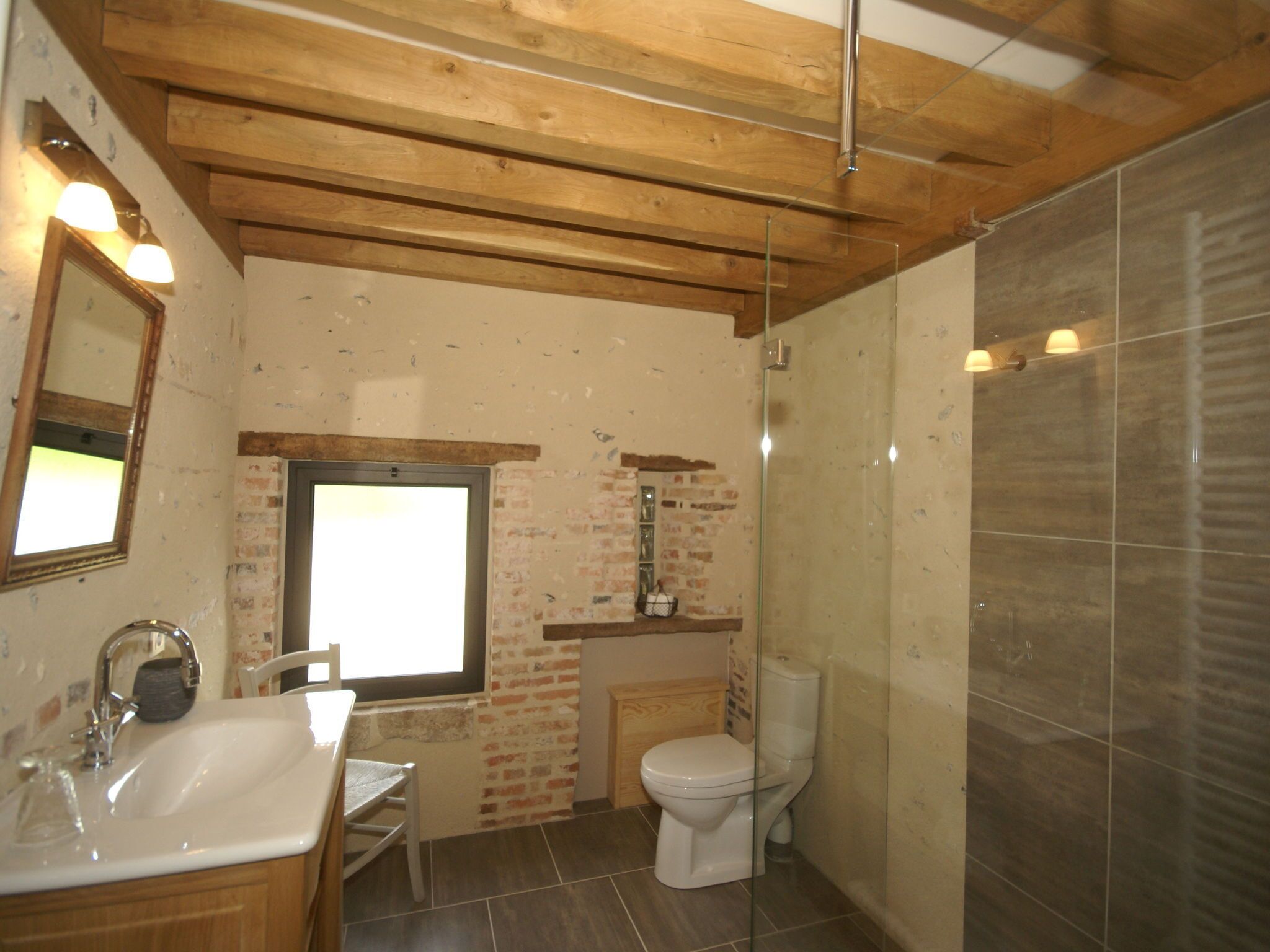 Rumah | Kamar mandi | Shower dan handuk