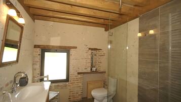 Rumah | Kamar mandi | Shower dan handuk