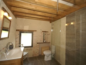 Bathroom - Beautiful Holiday Home Near Castle in the Beautiful Cycling Surroundings of Sully-sur-loire (Saint-Aignan-le-Jaillard)