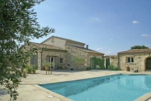 Pool - Vineyard Villa in Montfrin (Montfrin)