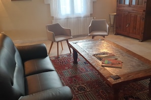 Living room - Vineyard Villa in Montfrin (Montfrin)