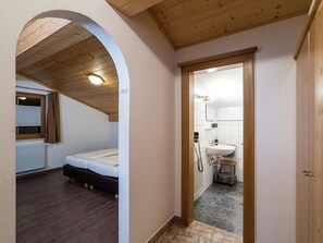 3 Schlafzimmer, individuell eingerichtet, Bettwäsche
