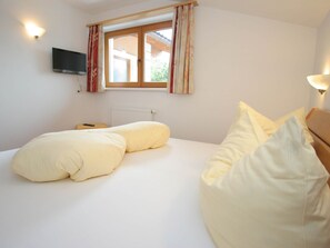 2 bedrooms, bed sheets - Spacious Apartment in Uderns near Ski Area (Uderns)