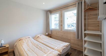 Chalet in Les Menuires by Ski Piste