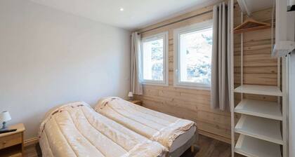 Chalet in Les Menuires by Ski Piste