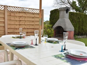 Balcony - Cozy Holiday Home in Gourbesville France With Fireplace (Picauville)