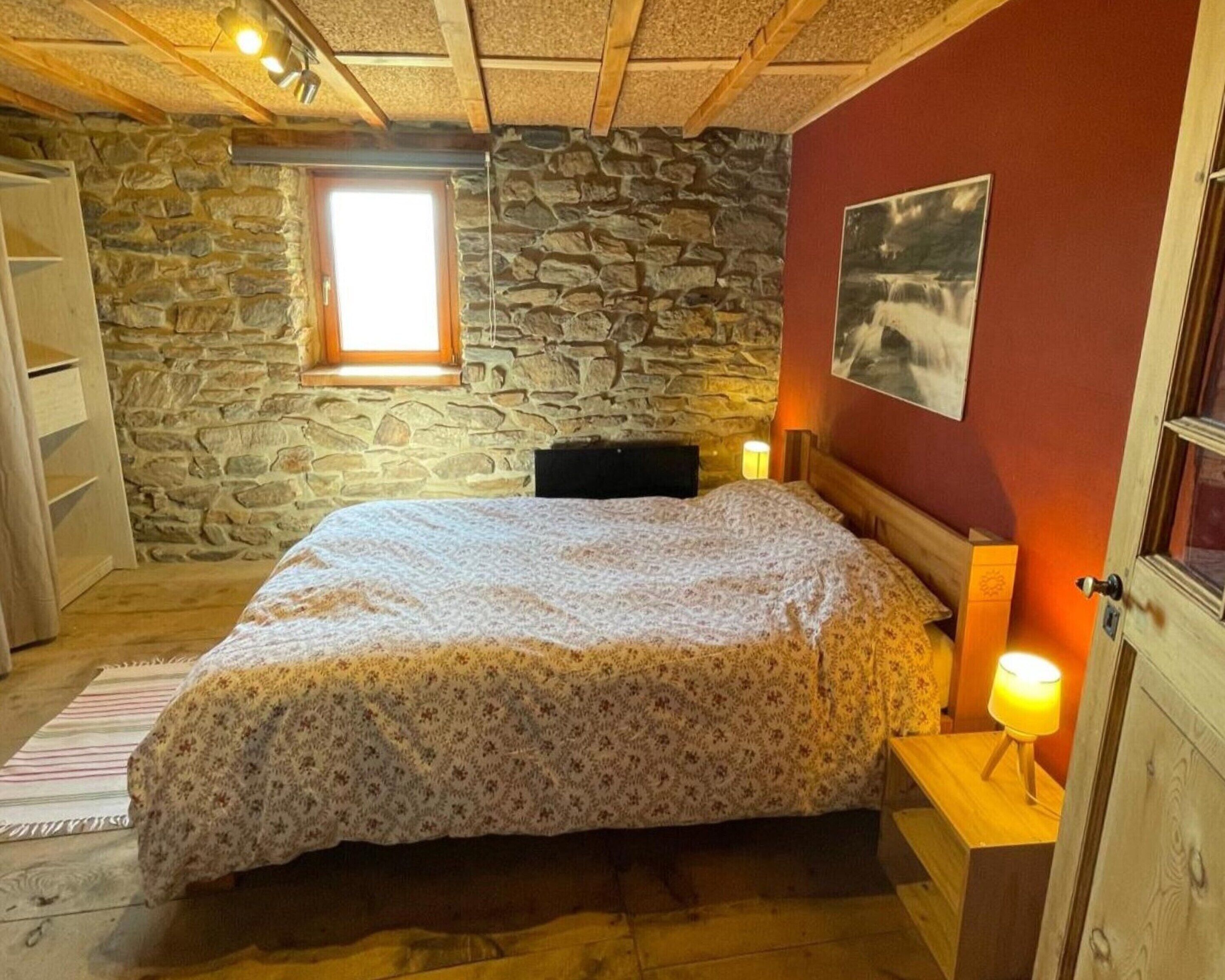 3 bedrooms, bed sheets