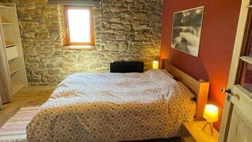 3 bedrooms, bed sheets
