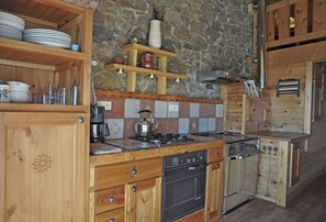 House | Private kitchen - Villa in Ayguatebia-talau With Garden & BBQ (Ayguatebia-Talau)