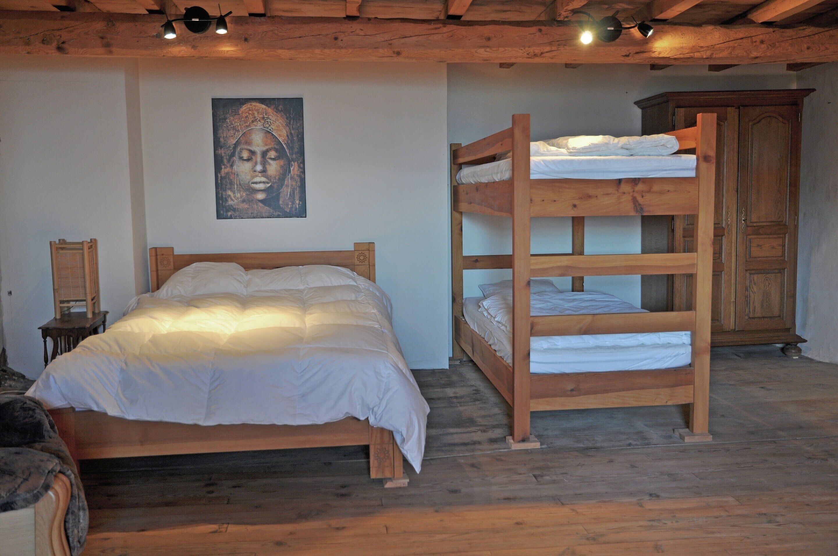3 bedrooms, bed sheets