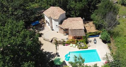 Saint-bres: Pool & Nature