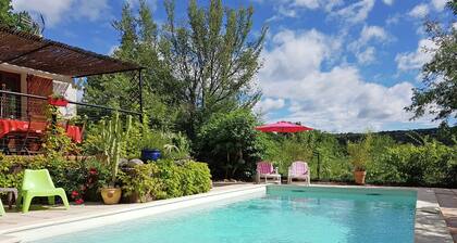 Saint-bres: Pool & Nature
