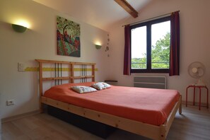 Villa | 3 bedrooms, individually furnished - Saint-bres: Pool & Nature (Saint-Bres)