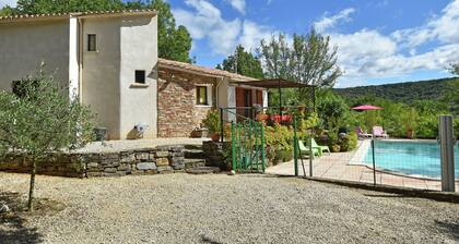 Saint-bres: Pool & Nature