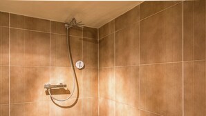 House | Bathroom | Shower, towels