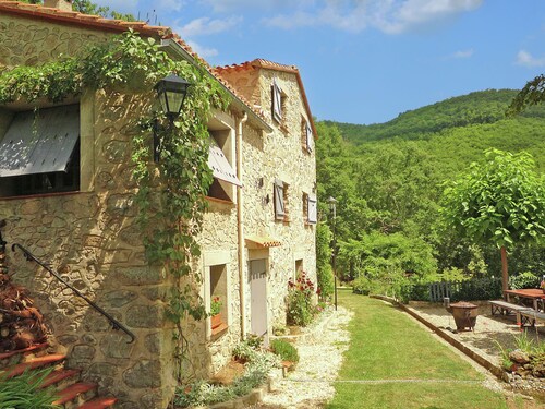 Attractive Holiday Home in La Forge del Mitg With Garden