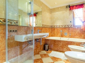 Bathroom - Luxurious Apartment in Saalbach-hinterglemm With Sauna (Saalbach-Hinterglemm)