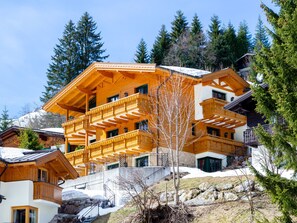 Exterior - Luxurious Apartment in Saalbach-hinterglemm With Sauna (Saalbach-Hinterglemm)