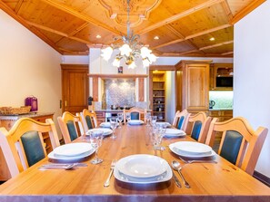 Dining - Luxurious Apartment in Saalbach-hinterglemm With Sauna (Saalbach-Hinterglemm)