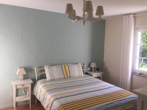 Rumah | 2 kamar tidur dan dilengkapi dengan perabotan berbeda-beda