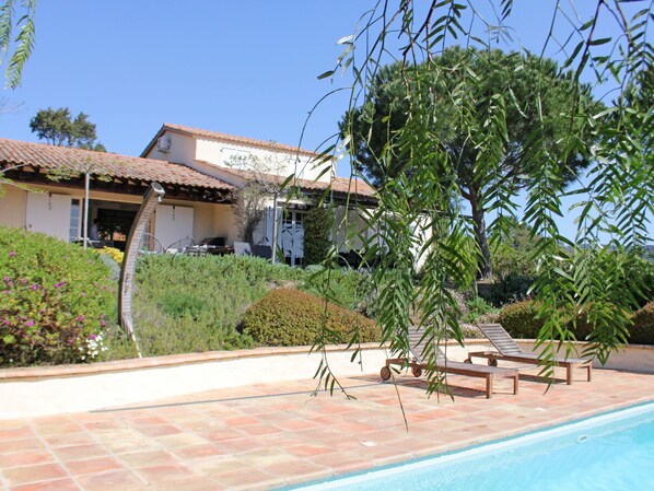Outdoor pool - Southern French Villa With Private Pool and Stunning Views of the Mediterranean Sea (La Croix-Valmer)