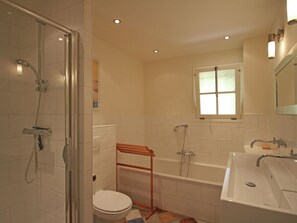 Villa | Bathroom | Bathtub, towels - Southern French Villa With Private Pool and Stunning Views of the Mediterranean Sea (La Croix-Valmer)