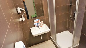Chalet | Bathroom | Bathtub, towels