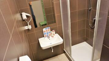 Chalet | Bathroom | Bathtub, towels