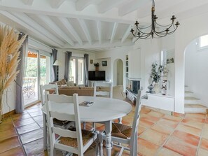 Dining - Mediterranean Home With Private Pool and Summer Kitchen, 800m From the Beach (Sainte-Maxime)