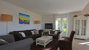 Villa | Living room - Spacious Luxury Villa With Private Heated Pool and Stunning Views (Vidauban)