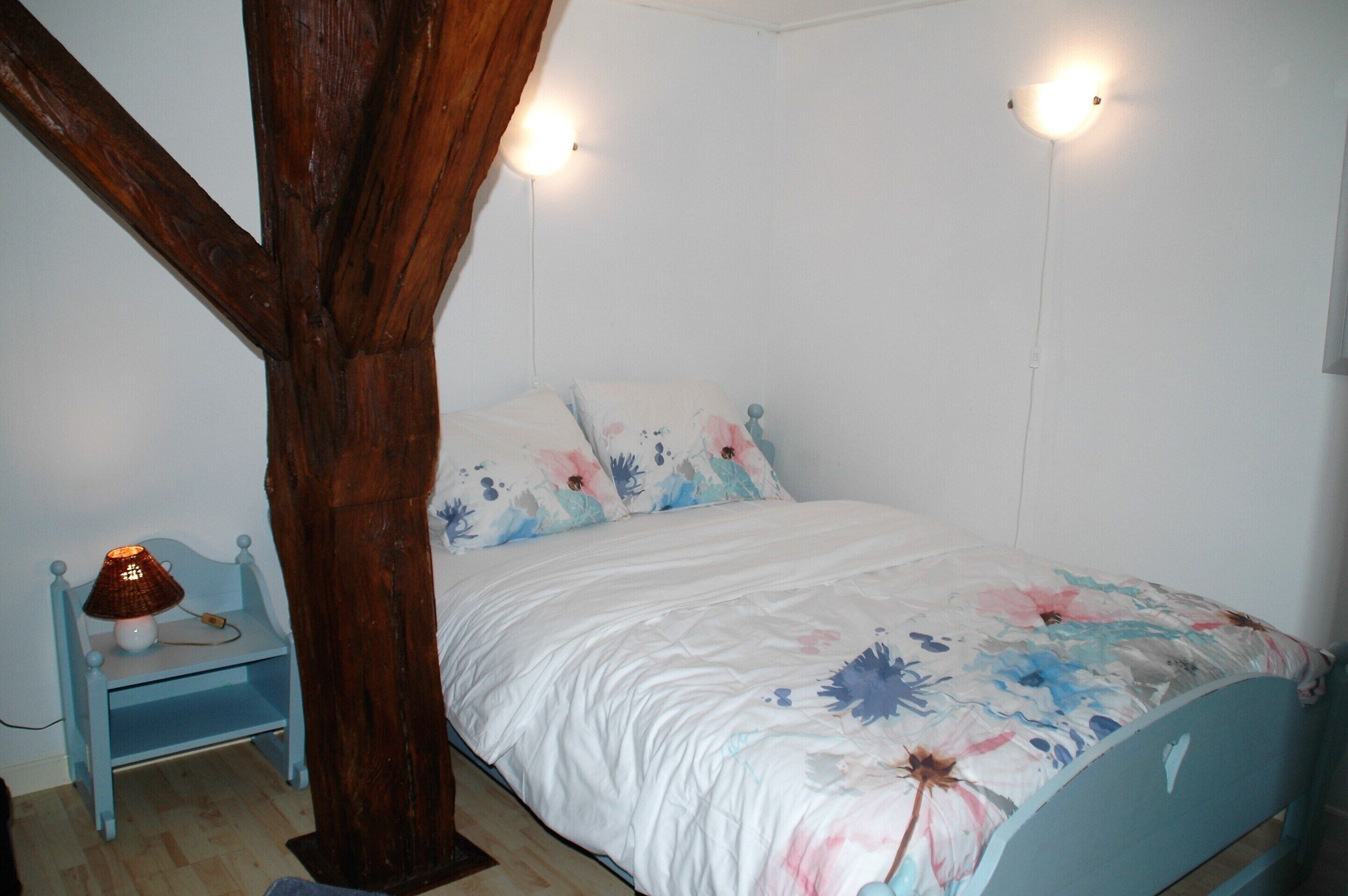 3 bedrooms, individually furnished, bed sheets