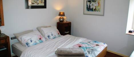 Cottage | 3 bedrooms, individually furnished, bed sheets