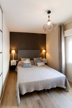 A bedroom with a large bed, two bedside tables with lamps, a geometric ceiling light, and a window with curtains. - Magnificent Villa With Private Pool (Narbonne)