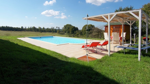 Outdoor pool - A Delightful House in a Quiet Area Near the Border of the Dordogne (Montbron)