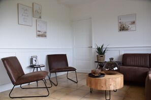 House | Living room - Dike House in Schoondijke Near Beaches (Schoondijke)