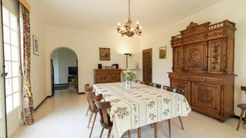 Villa | Dining