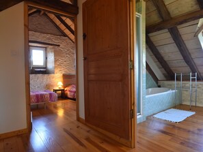 2 bedrooms, individually furnished - Modern Holiday Home in Saint-geniès With Private Pool (Saint-Genies)