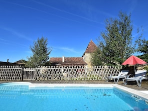 Outdoor pool - Modern Holiday Home in Saint-geniès With Private Pool (Saint-Genies)