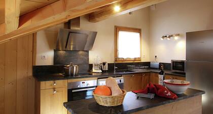 Alpien Chalet w/ Sauna