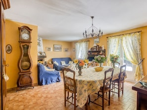 Dining - House in Clarensac With Swimming Pool (Clarensac)