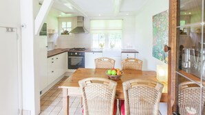 Dining - Cozy Holiday Home near Forest in Baarn (Baarn)
