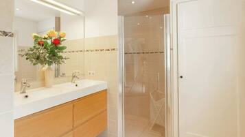 House | Bathroom