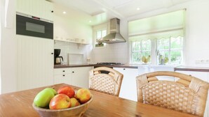 Private kitchen - Cozy Holiday Home near Forest in Baarn (Baarn)