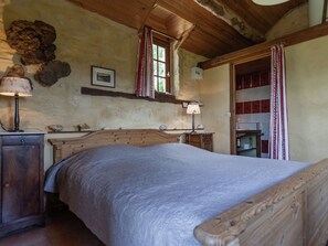 House | Room amenity - Country House in Dordogne Near Lascaux Cave (Les Eyzies)