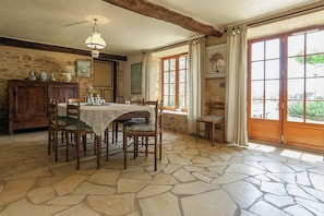 House | Private kitchen | Highchair - Country House in Dordogne Near Lascaux Cave (Les Eyzies)