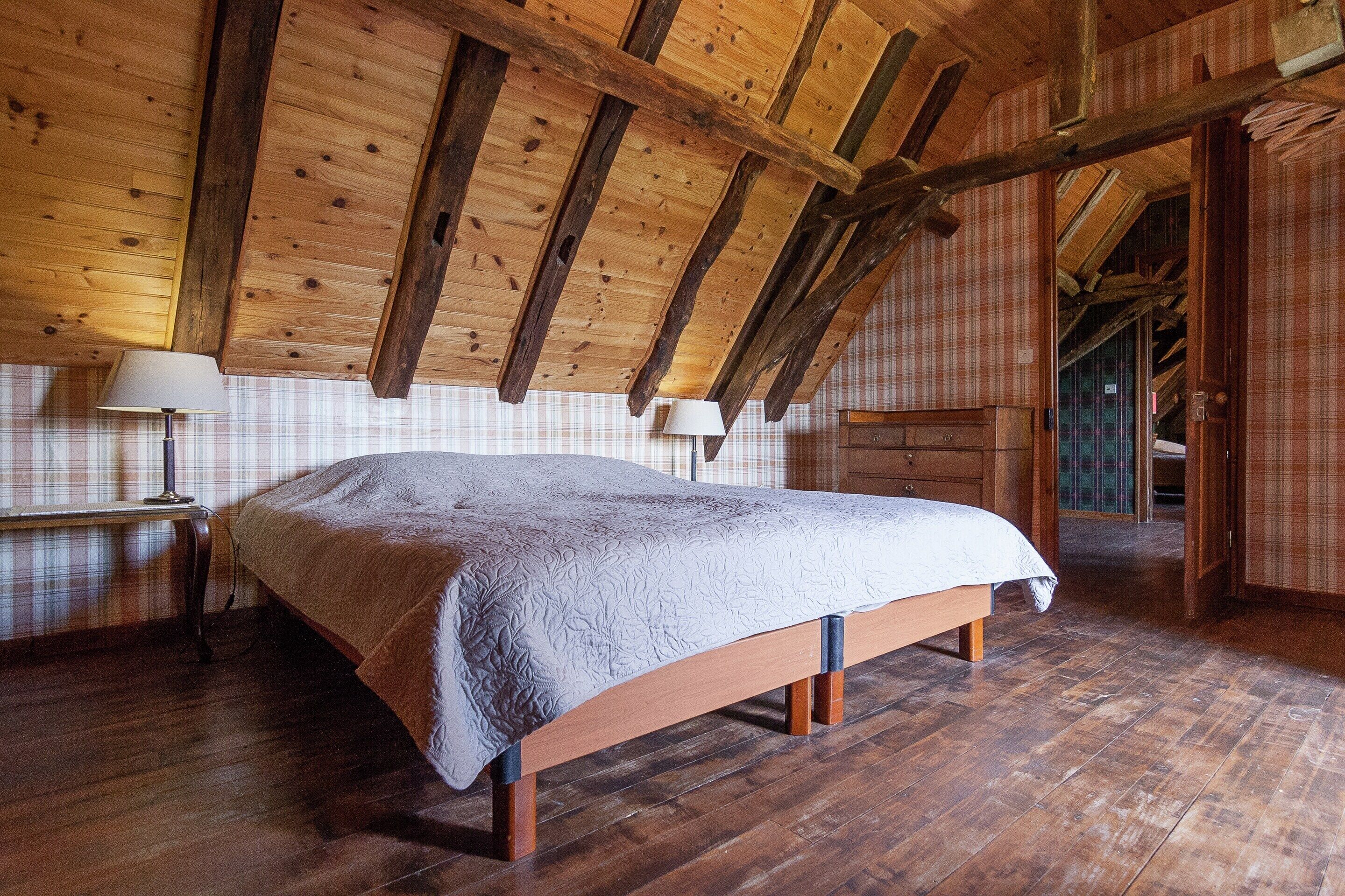 House | 4 bedrooms, individually furnished, bed sheets