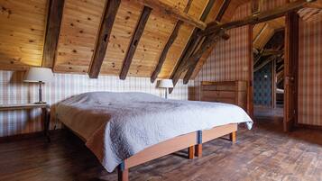 4 bedrooms, individually furnished, bed sheets