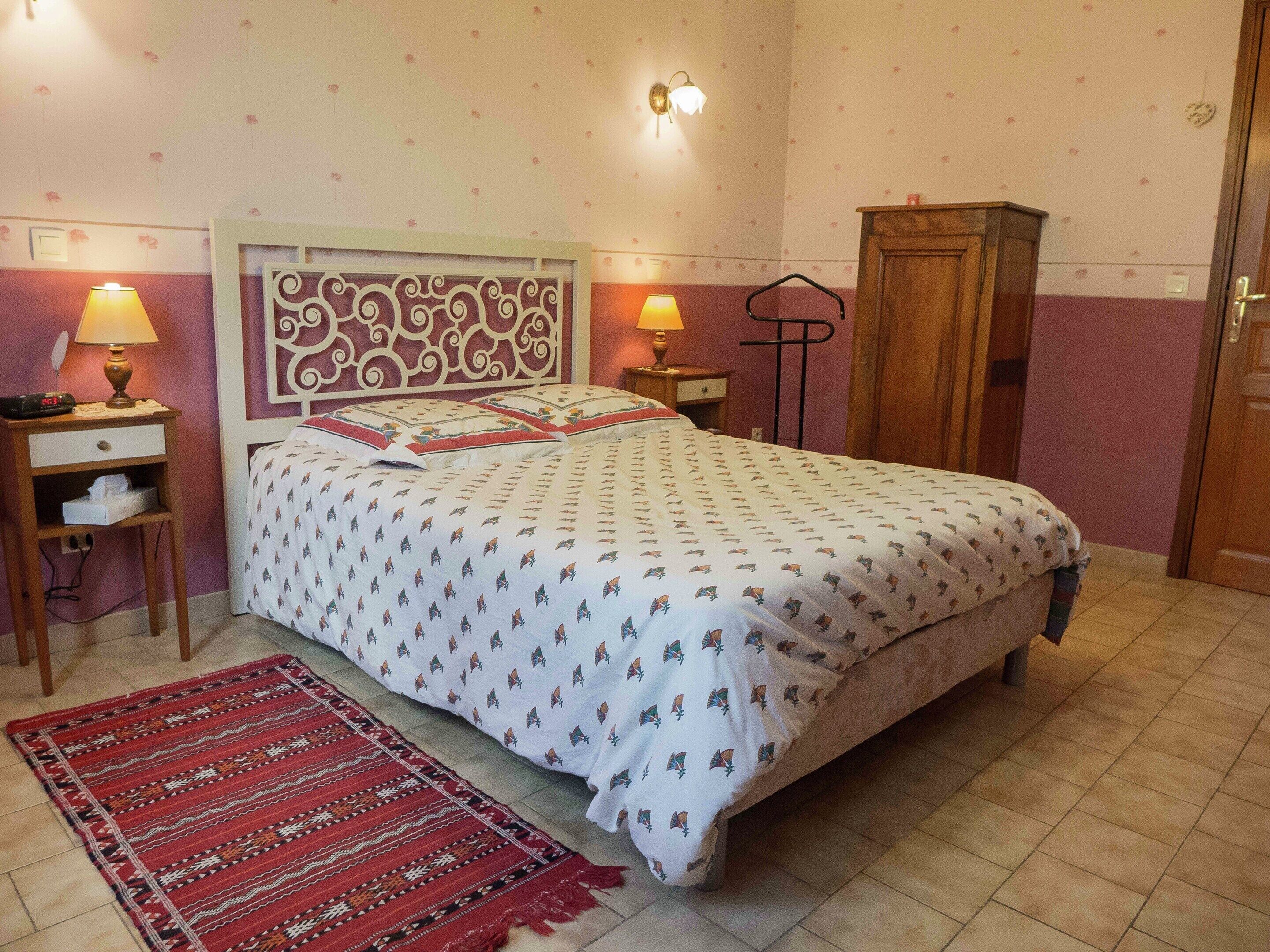 House | 2 bedrooms, individually furnished, iron/ironing board
