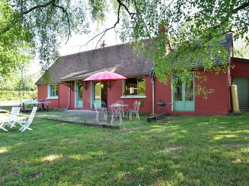 Vibrant Holiday Home in Forest in Burgundy
